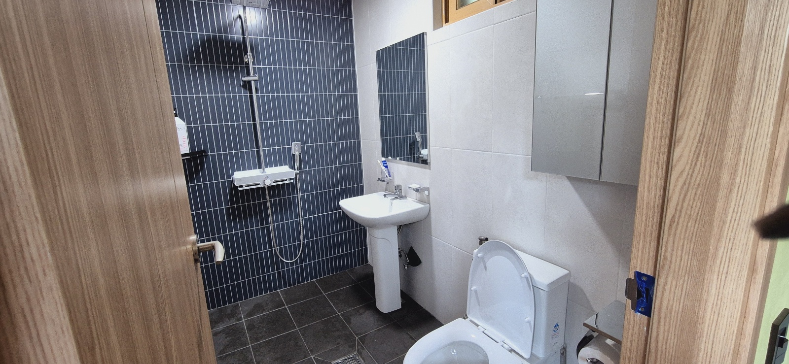 천왕봉실 화장실